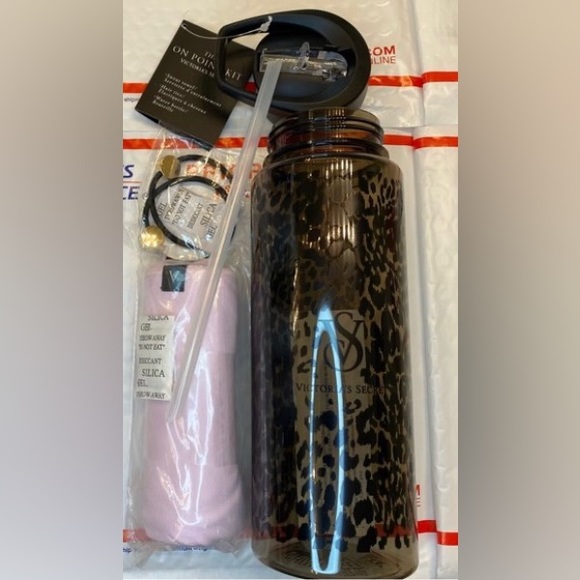 VS Workout Kit: Bottle Towel Ponytail Holders Leopard Print Sports Bottle NIB - Picture 8 of 8